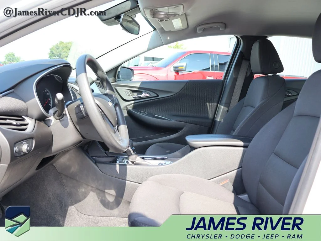Used 2024 White Chevrolet LT image 22