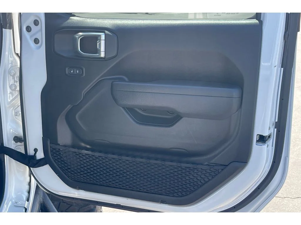 Used 2022 Bright White Clearcoat Jeep Unlimited Rubicon image 21