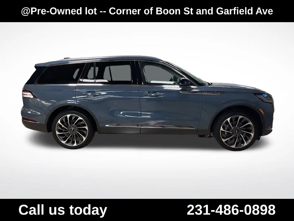 Used 2025 Blue Lincoln Reserve image 6