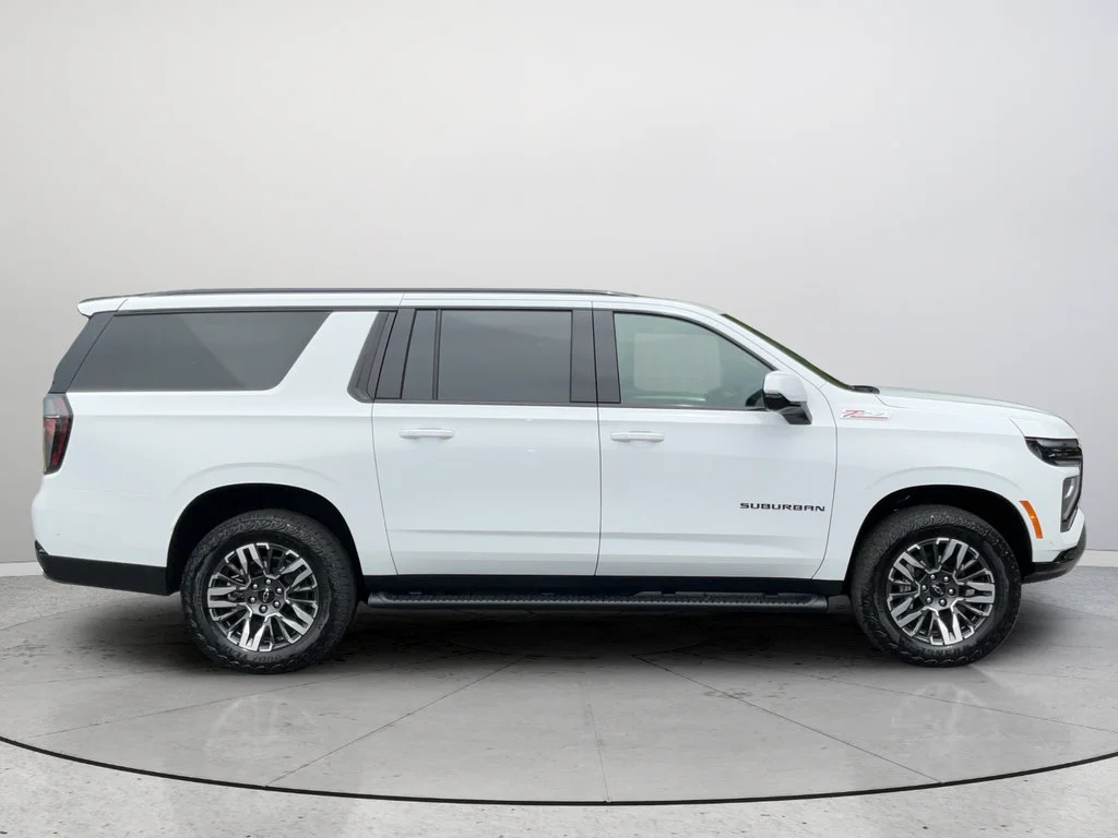 2026 Chevrolet Suburban Z71 - Photo 4