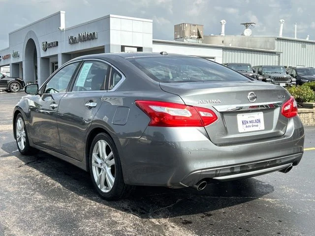 Used 2017 Gun Metallic Nissan 3.5 SL image 3