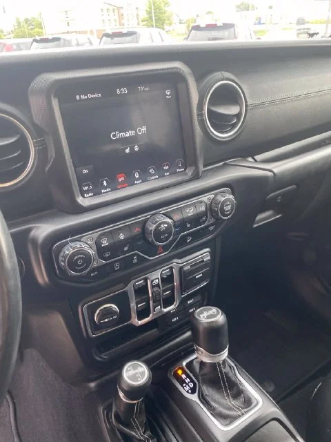 Used 2019 Granite Crystal Clearcoat Metallic Jeep Unlimited Sahara image 30