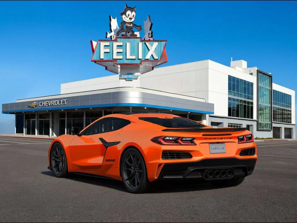 New 2027 Sebring Orange Tintcoat Chevrolet 2LT image 3