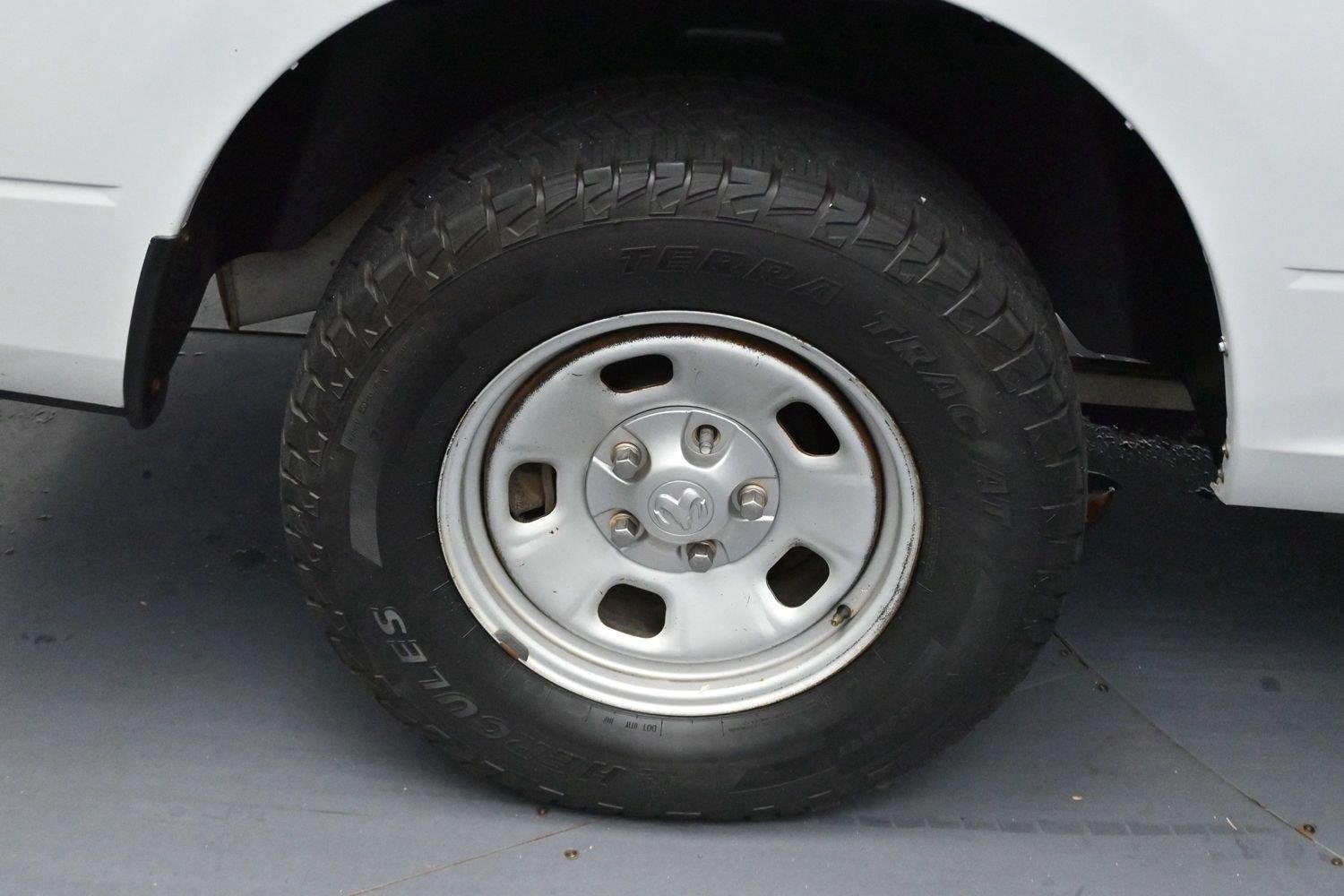 Used 2015 Bright White Clearcoat Ram Tradesman image 29