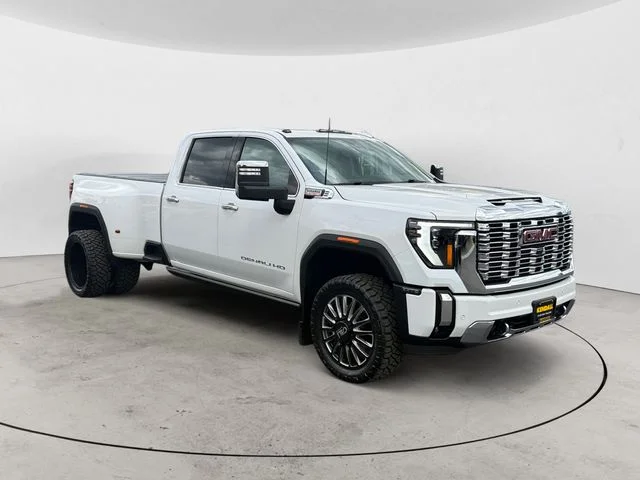 Used 2024 White GMC Denali image 4