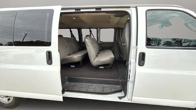 Used 2024 White Chevrolet LT image 33