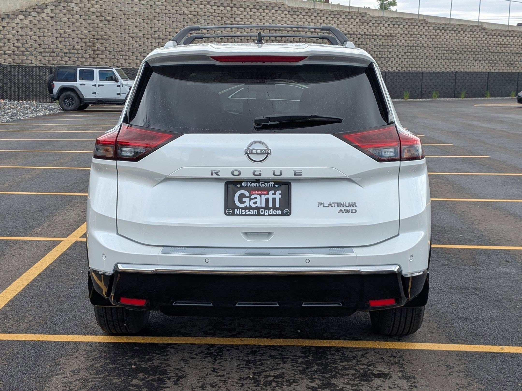 New 2026 Everest White Pearl Tricoat Nissan Platinum image 4