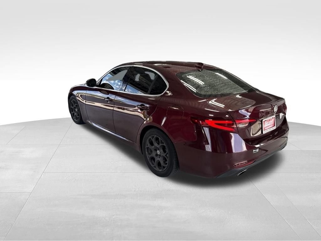 Used 2017 Red Alfa Romeo Base image 3
