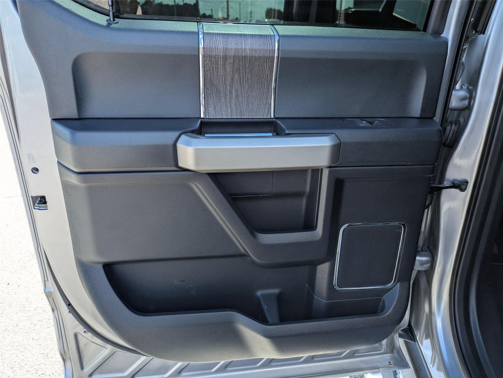 Used 2020 Iconic Silver Metallic Ford LARIAT image 26