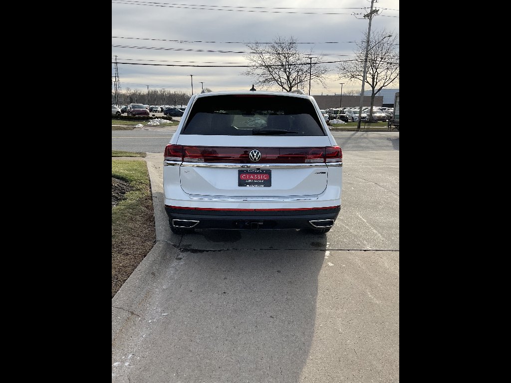 New 2026 Opal White Pearl Volkswagen SE 4Motion image 4