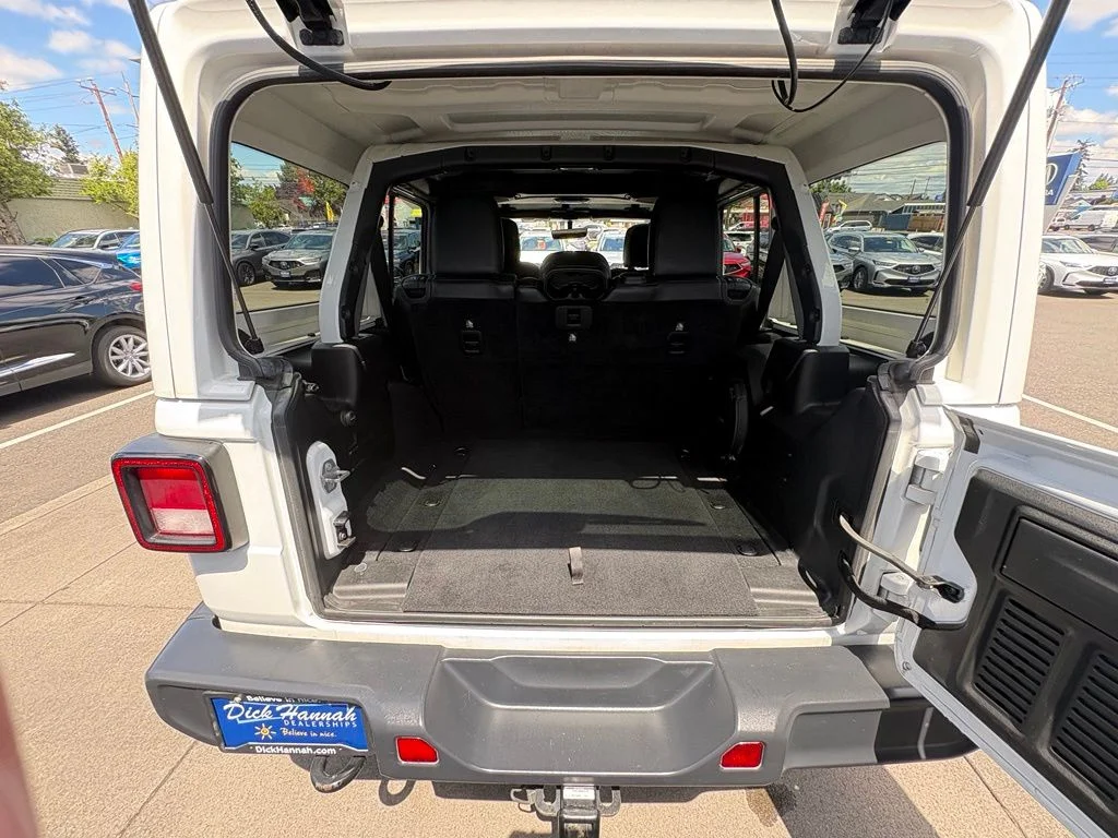 Used 2018 White Jeep Unlimited Sahara image 29