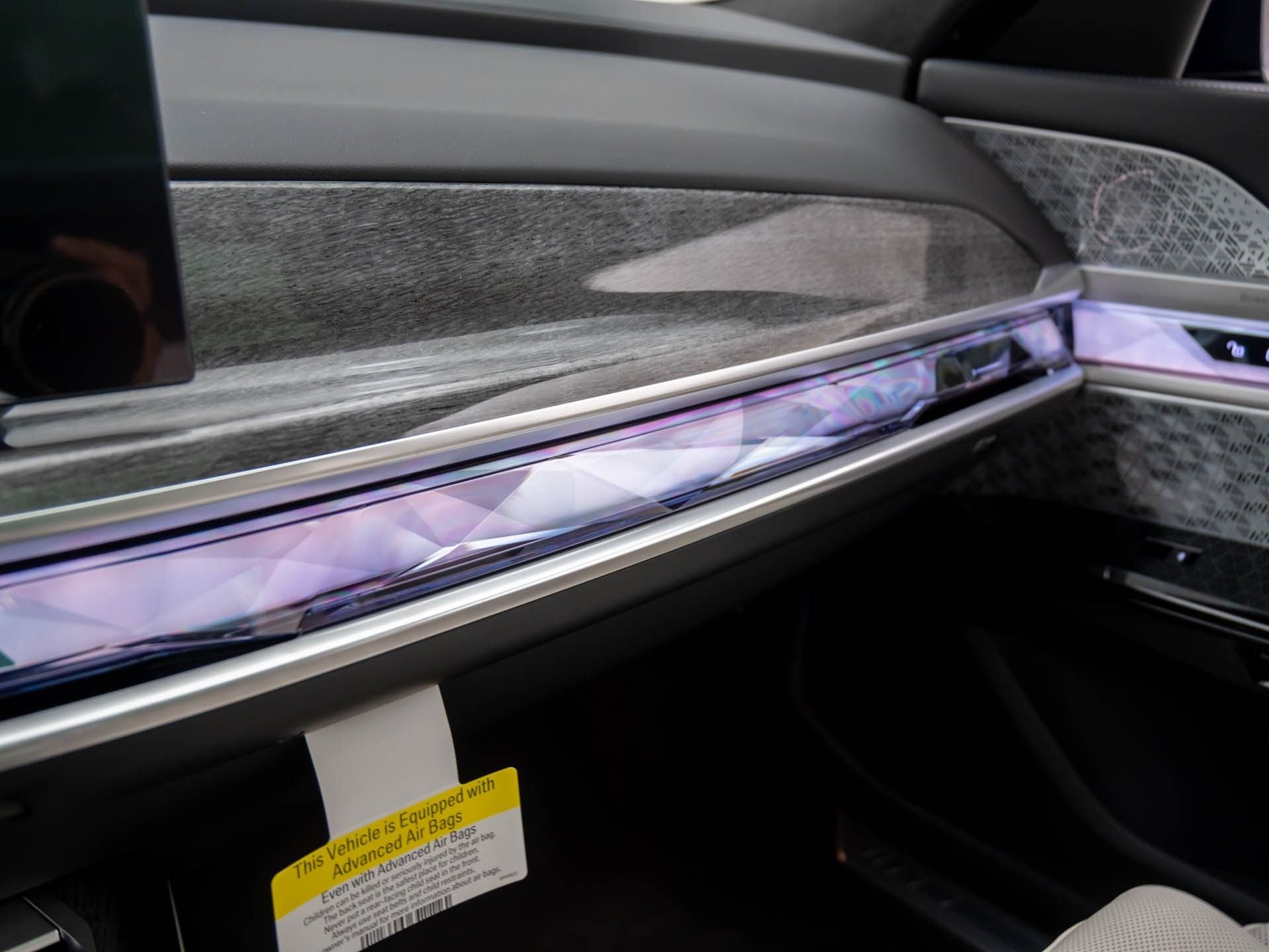 New 2026 Tanzanite Blue II Metallic BMW 750e xDrive image 29