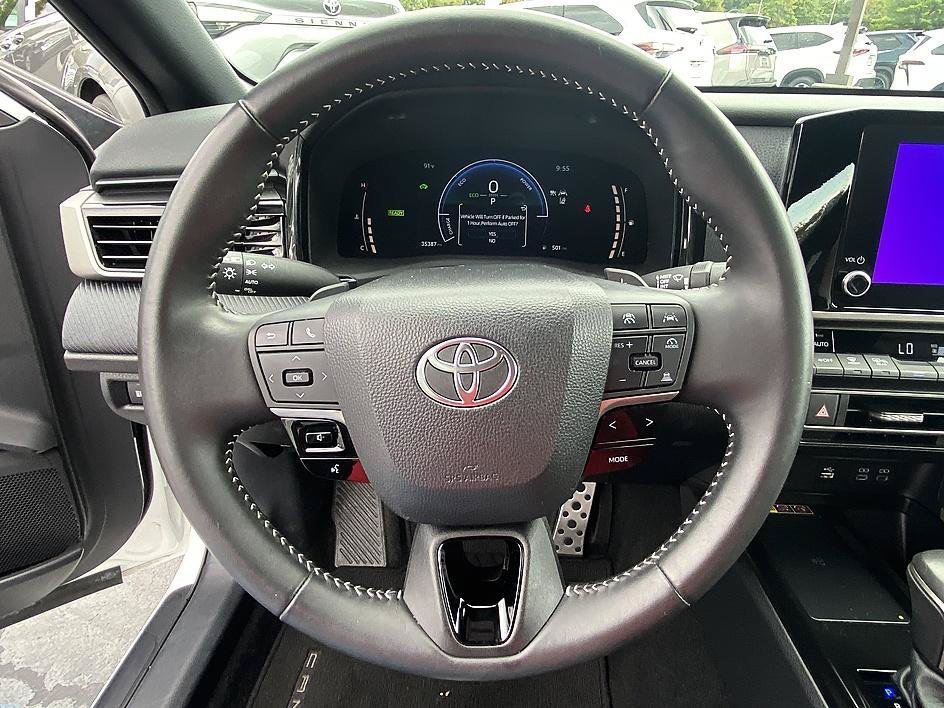 Used 2025 Ice Cap Toyota SE image 13