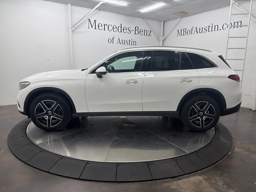 New 2027 White Mercedes-Benz GLC 300 image 4