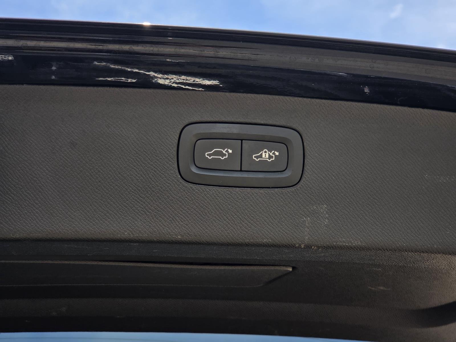 Used 2024 Onyx Black Metallic Volvo Plus Bright Theme image 12