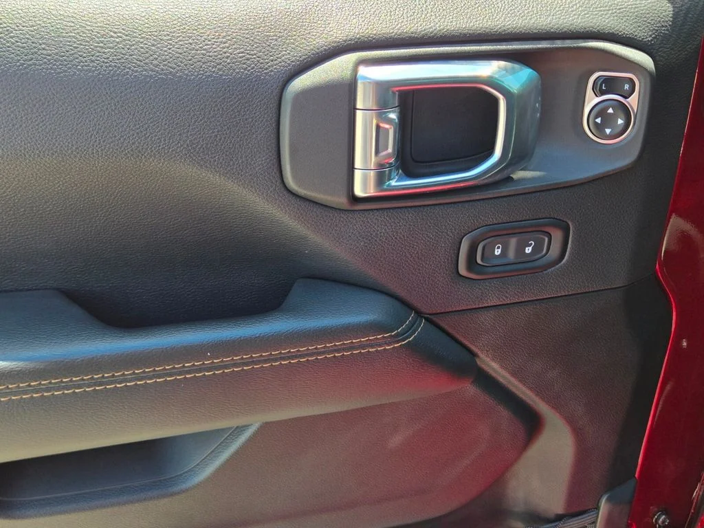 Used 2021  Jeep Unlimited Sahara High Altitude image 15