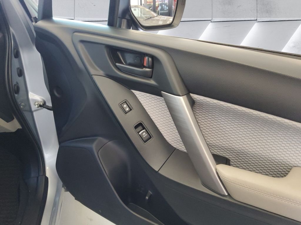 Used 2018 Silver Subaru 2.5i Premium image 15