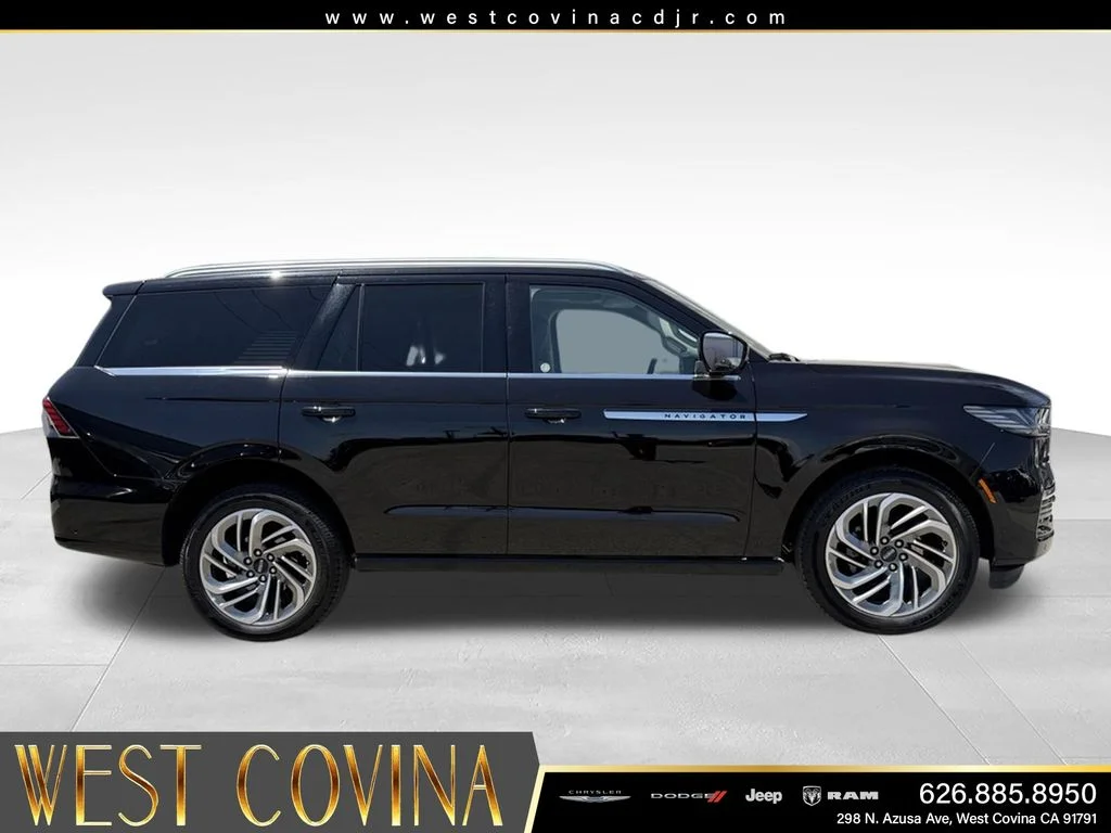 Used 2025 Black Lincoln Reserve image 12