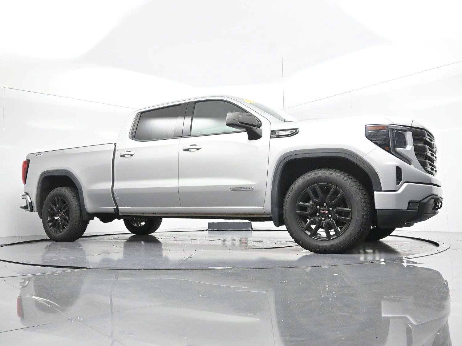 Used 2022 Quicksilver Metallic GMC Elevation image 43