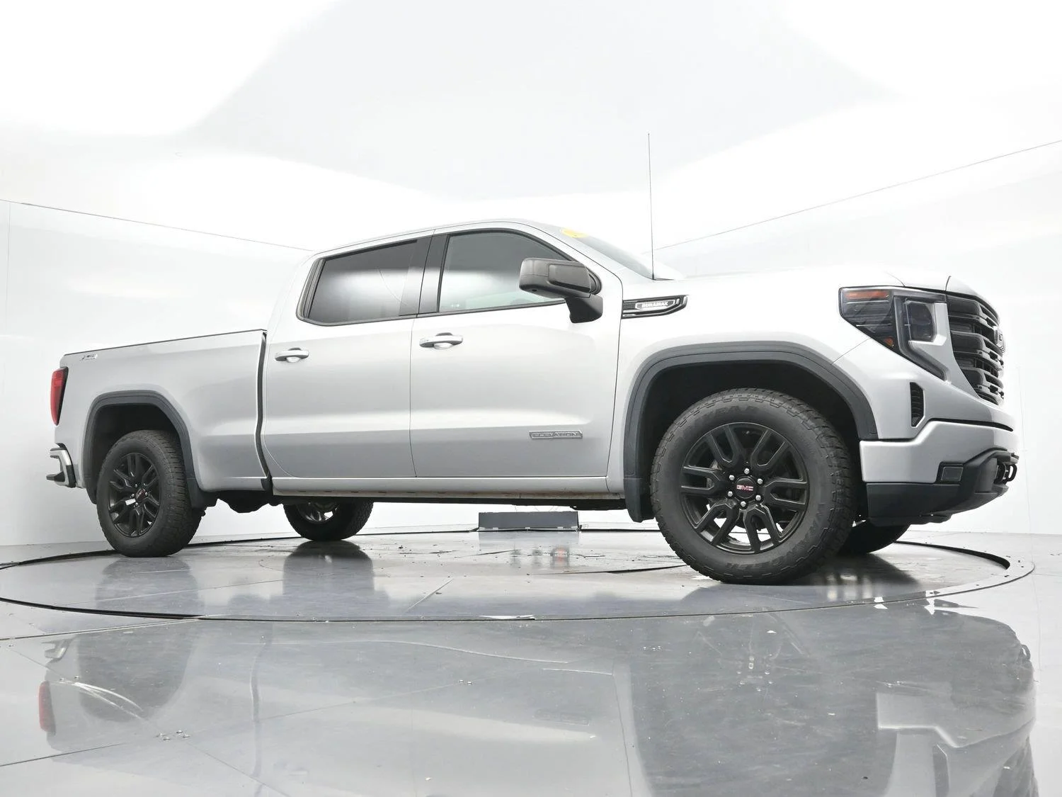Used 2022 Quicksilver Metallic GMC Elevation image 43