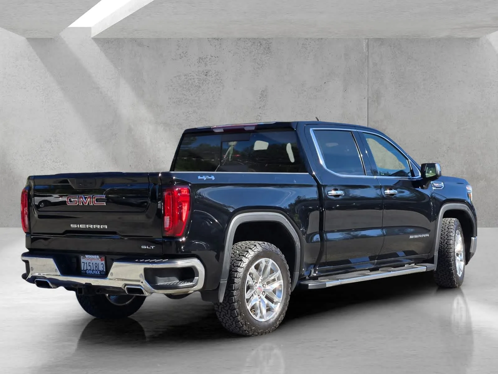 Used 2022 Onyx Black GMC SLT image 4