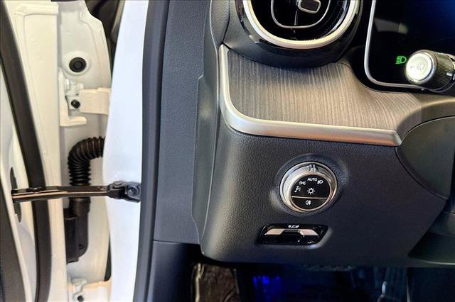 New 2026 Polar White Mercedes-Benz C 300 image 39