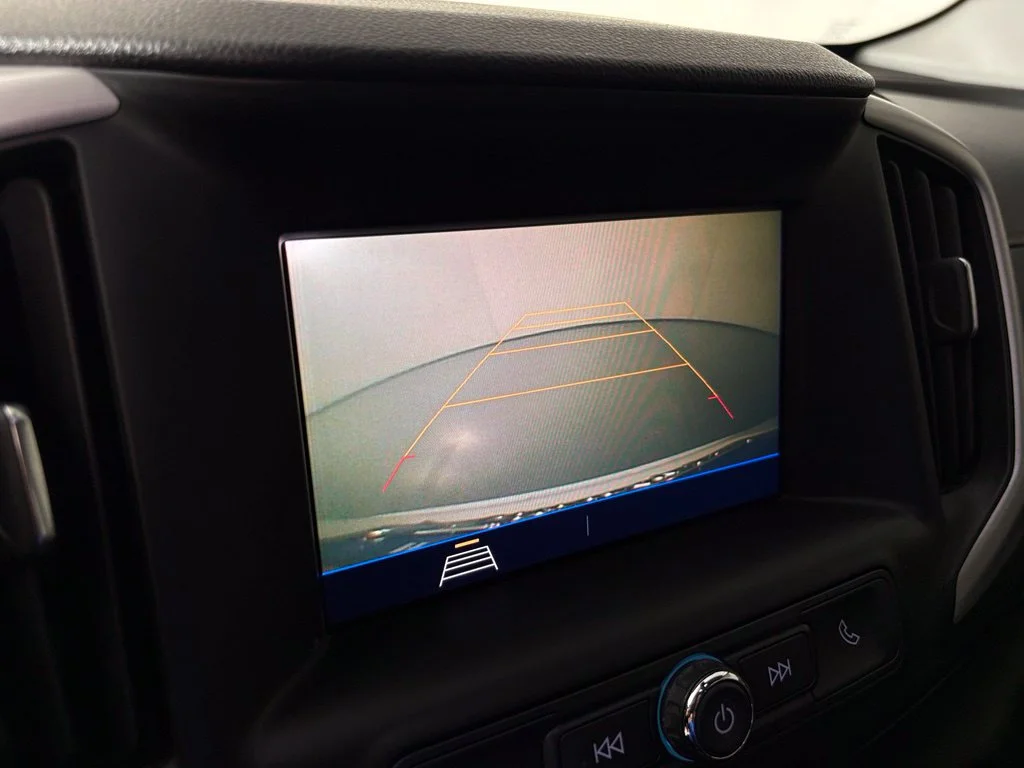 Used 2021 White GMC SLE image 25