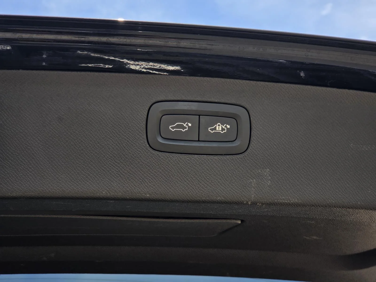 Certified Used 2024 Onyx Black Metallic Volvo Plus Bright Theme image 12