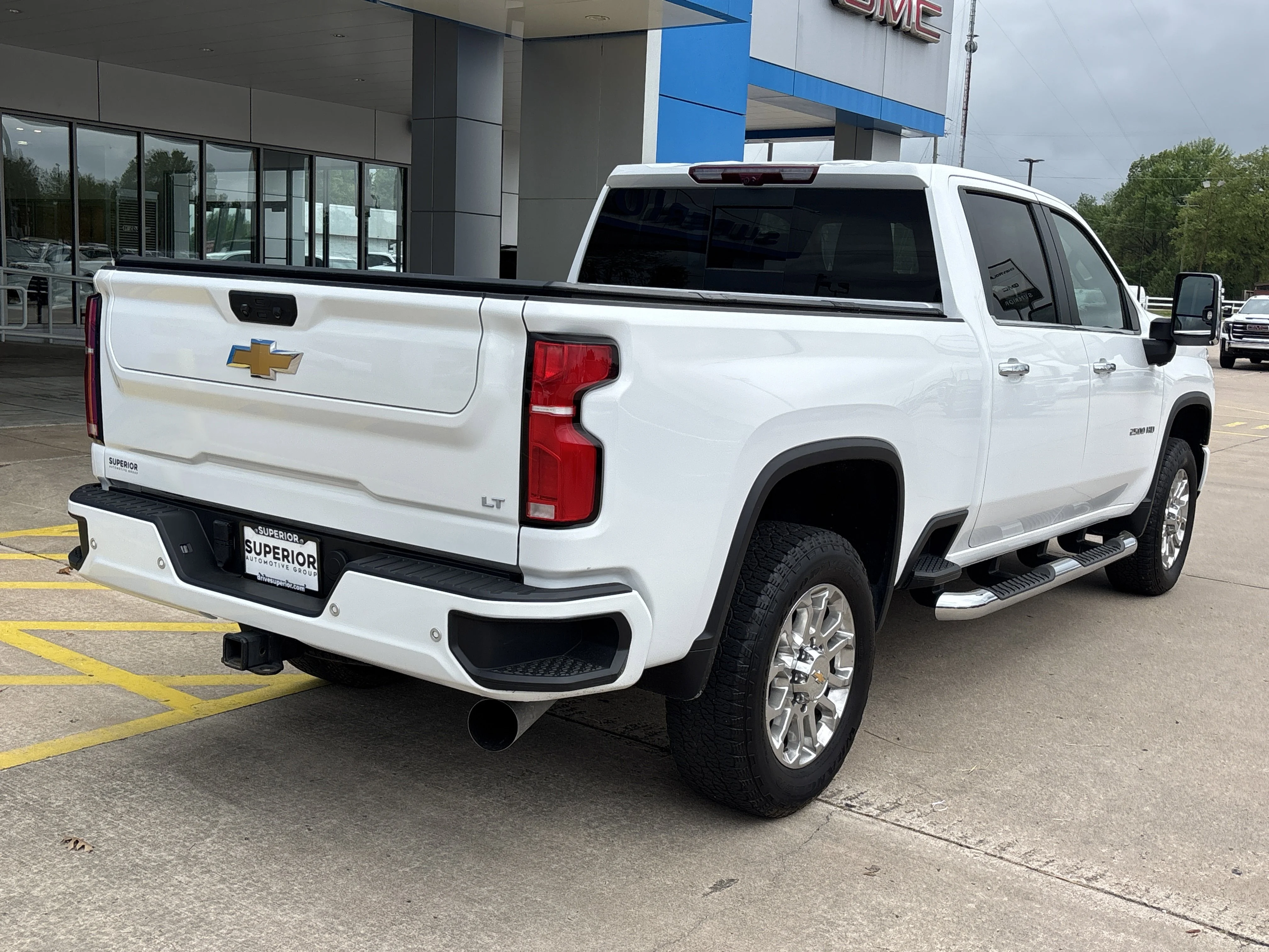 Used 2025 Summit White Chevrolet LT 4WD image 3
