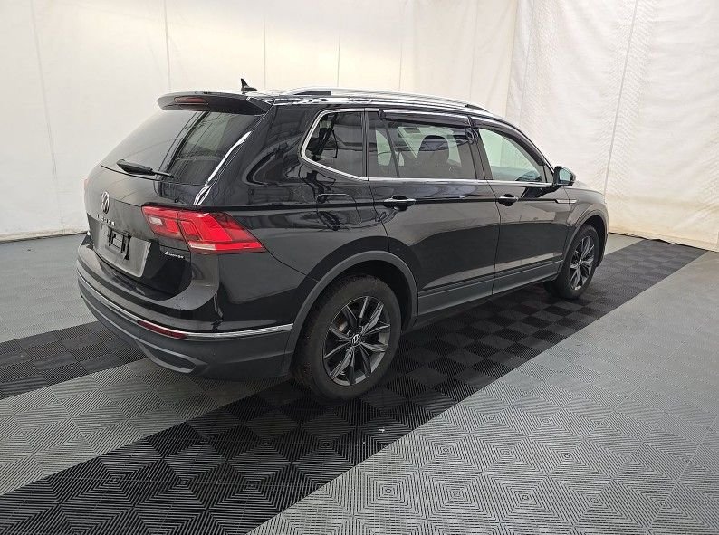 Used 2022 Deep Black Volkswagen 2.0T SE image 3