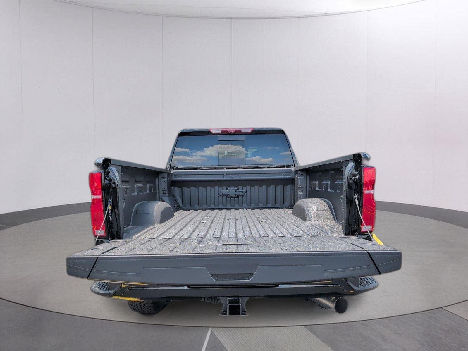 New 2026 Black Chevrolet High Country image 5