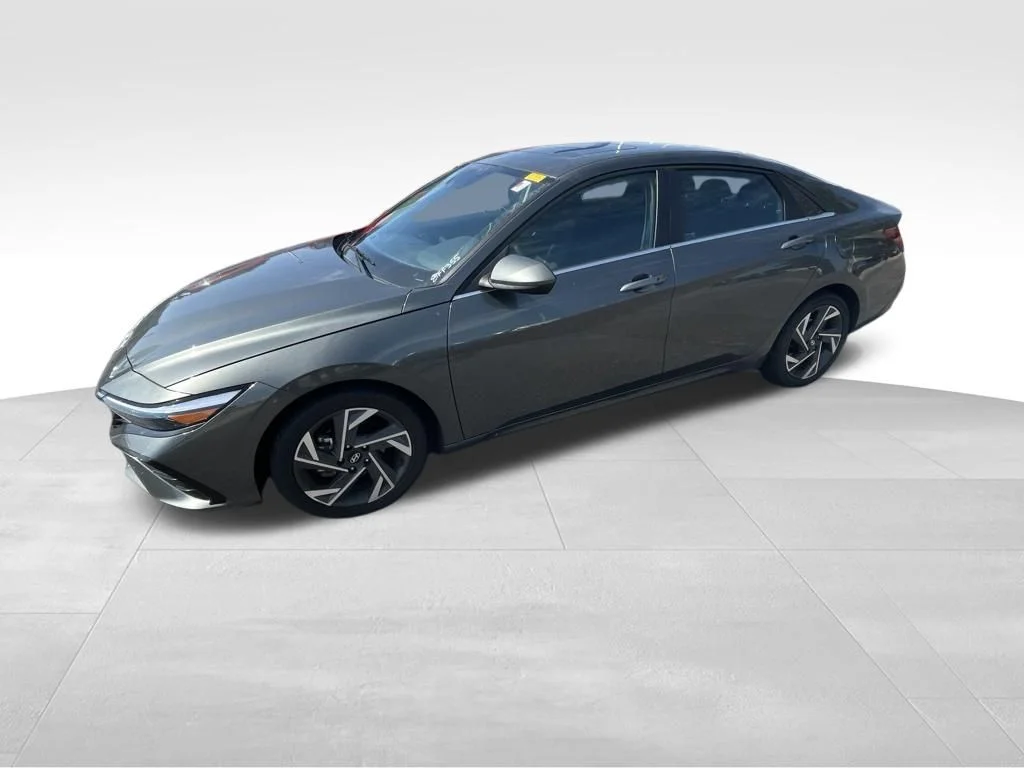 Used 2025 Gray Hyundai SEL Convenience image 5