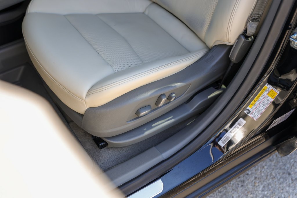 Certified Used 2022 STELLAR BLACK METALLIC Cadillac Premium Luxury image 8
