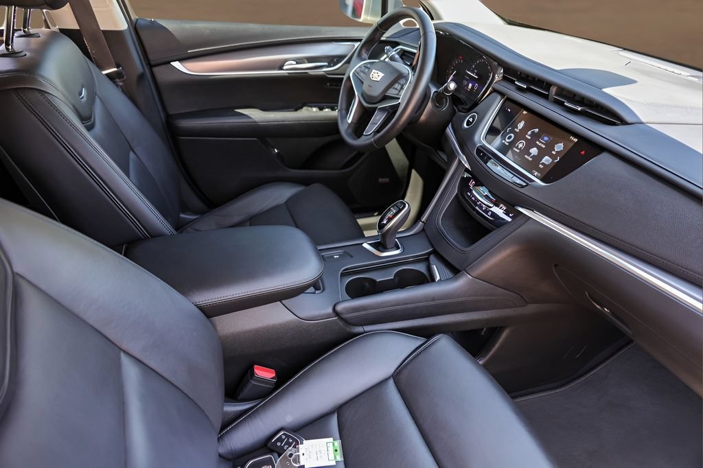Used 2019 BRONZE DUNE METALLIC Cadillac Luxury FWD image 26