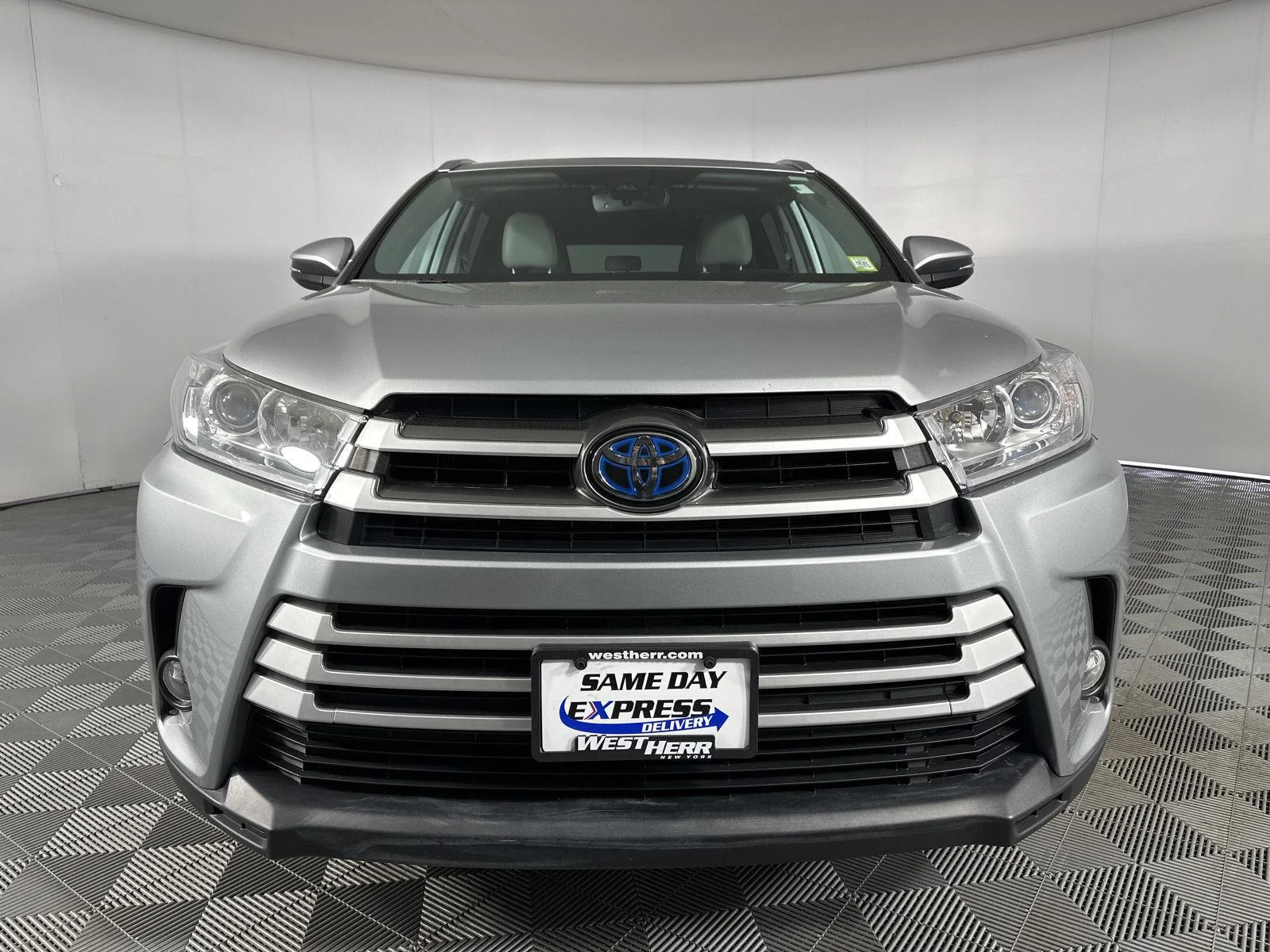 Used 2019 Celestial Silver Metallic Toyota XLE image 2