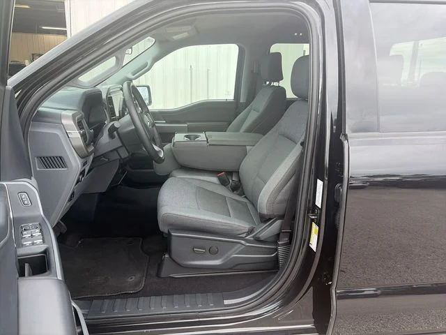 Used 2025 Black Ford XLT image 9