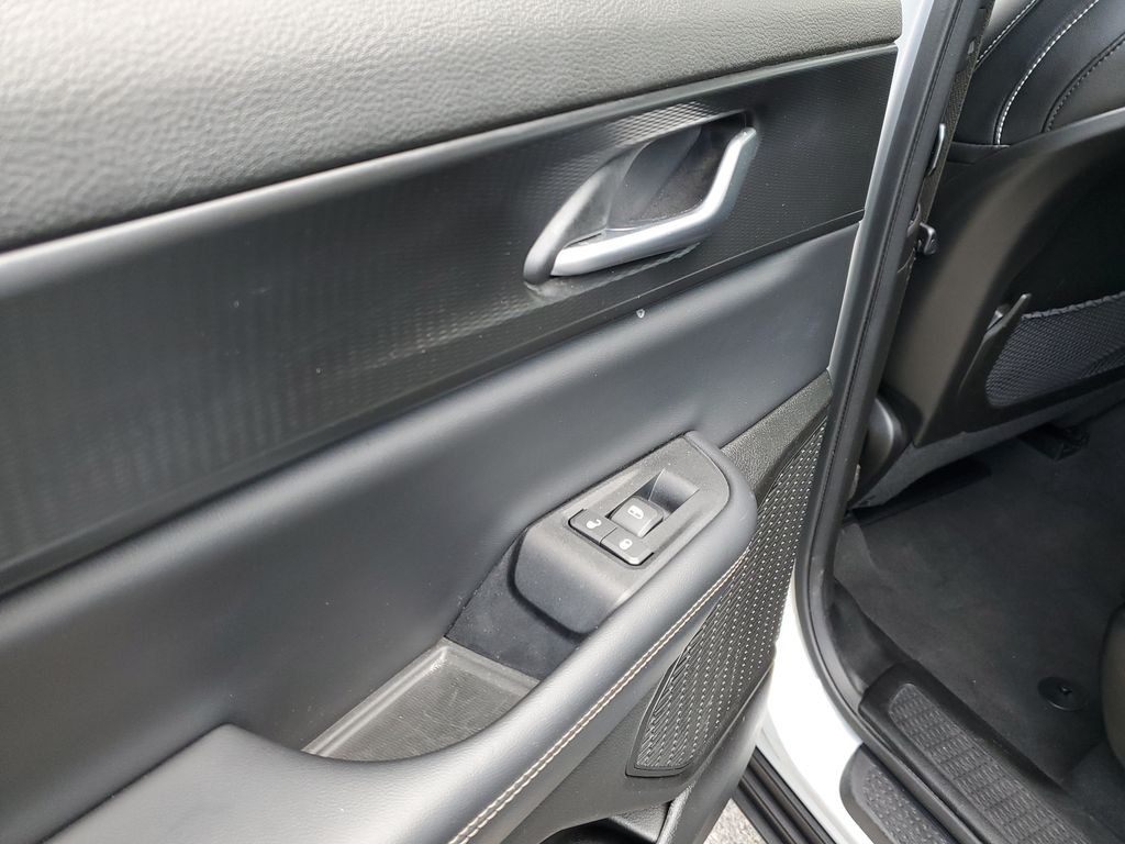 Used 2023 Silver Jeep Altitude image 11