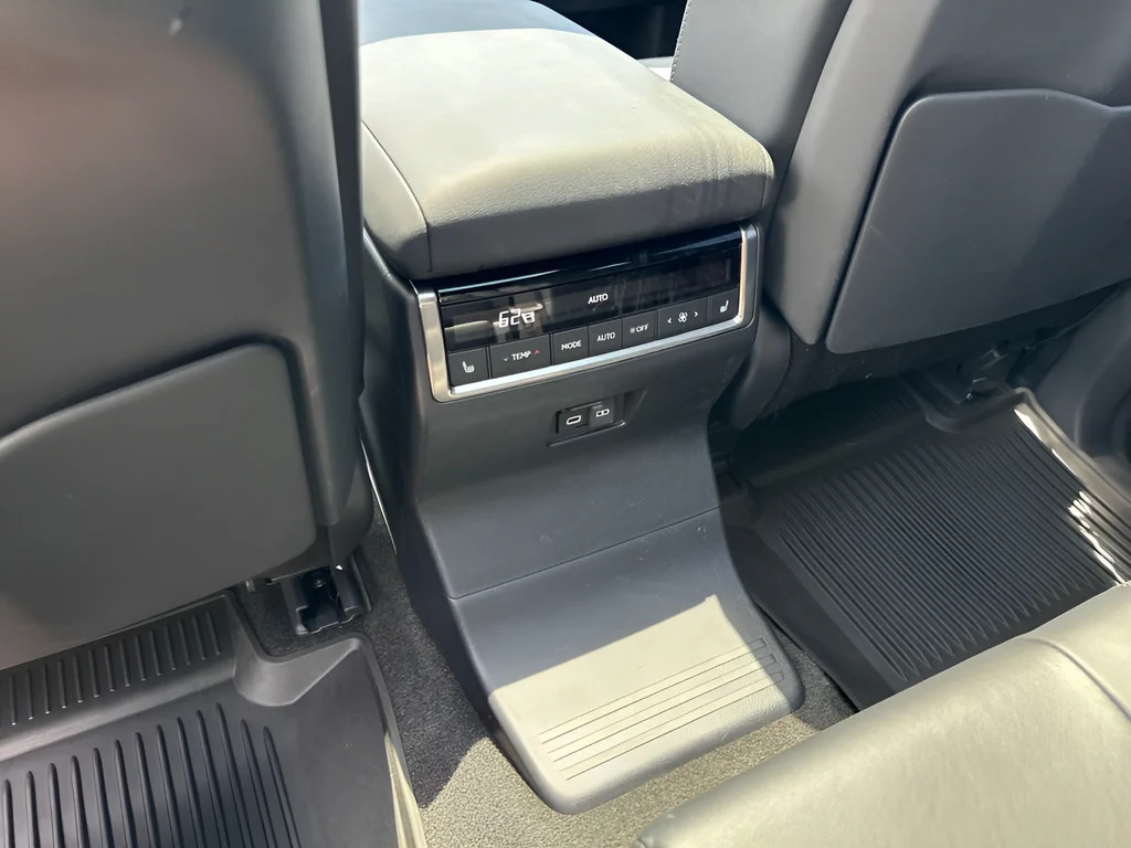 Used 2024  Lexus GX 550 Luxury image 38