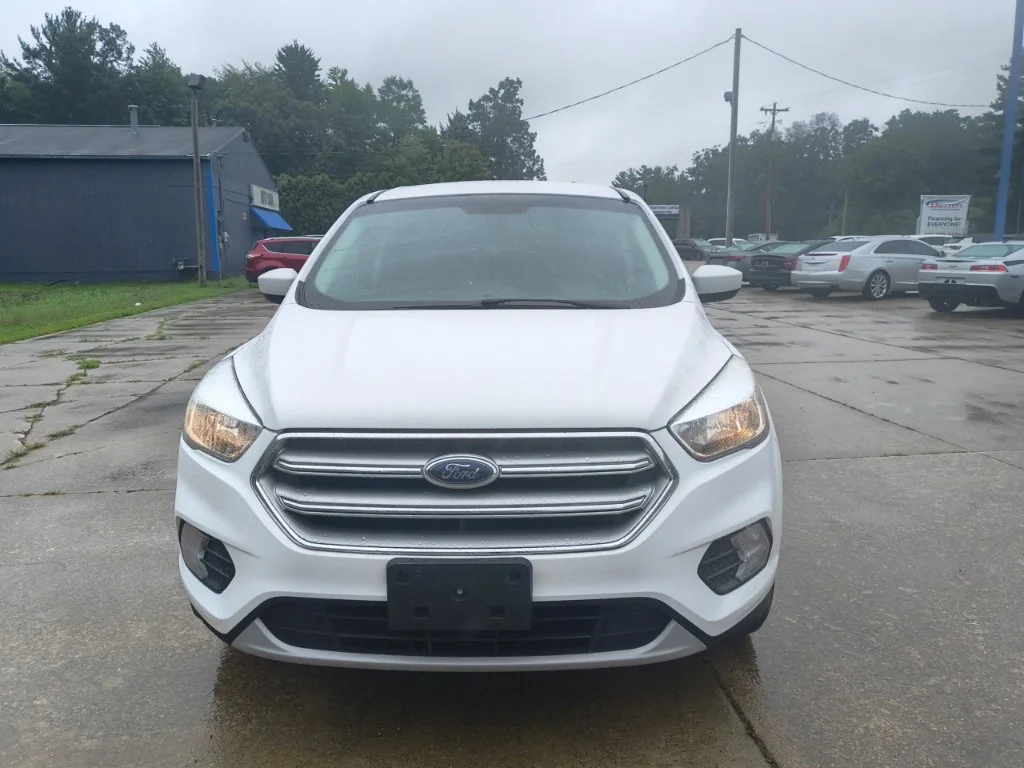Used 2017 Ford Escape SE with VIN 1FMCU9GD6HUD95283 for sale in Muskegon, MI