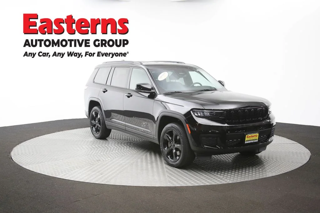 Used 2023 Black Jeep Altitude image 51