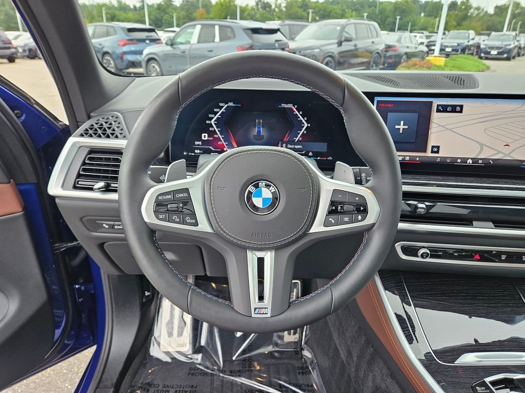 Used 2026 Marina Bay Blue Metallic BMW M60i image 27