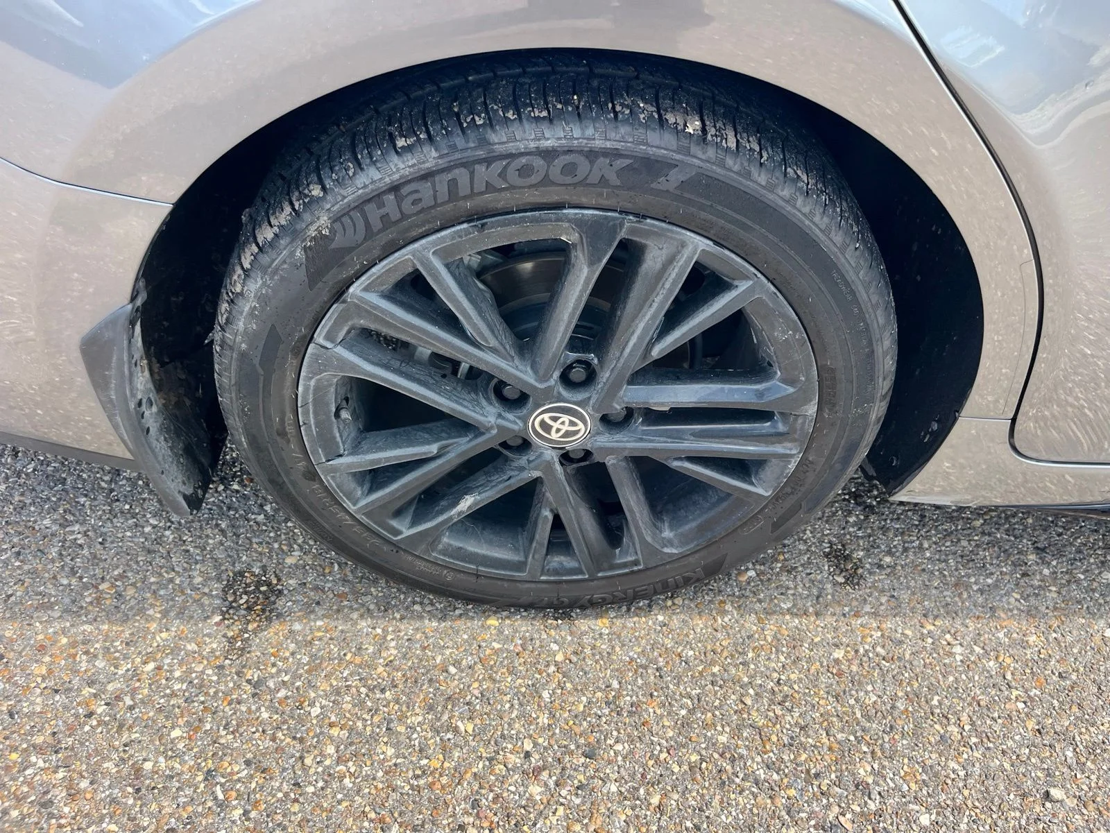 Used 2025  Toyota SE image 10