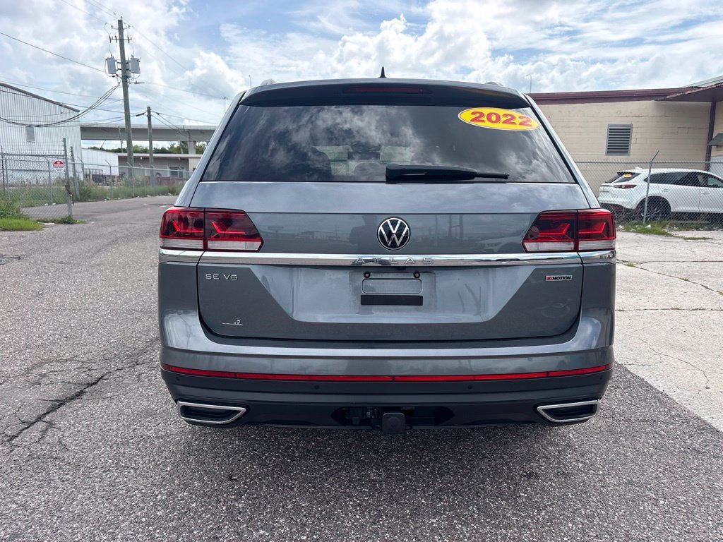Used 2022 Gray Volkswagen 3.6L V6 SE w/Technology image 4