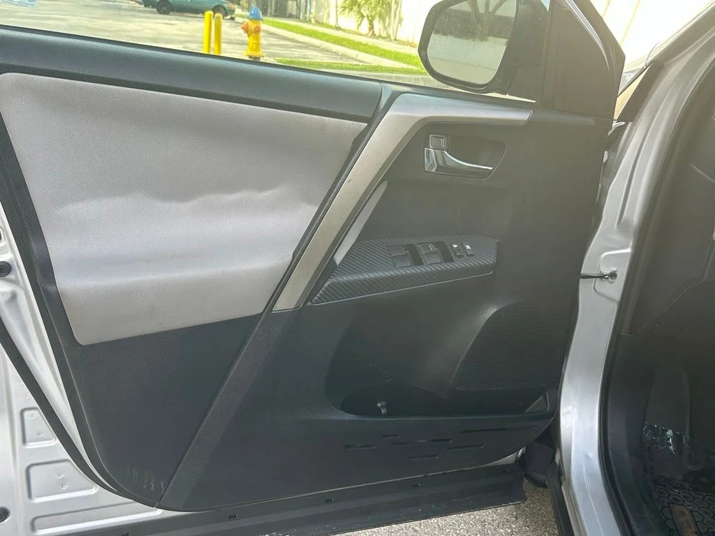 Used 2015 Silver Toyota XLE image 15