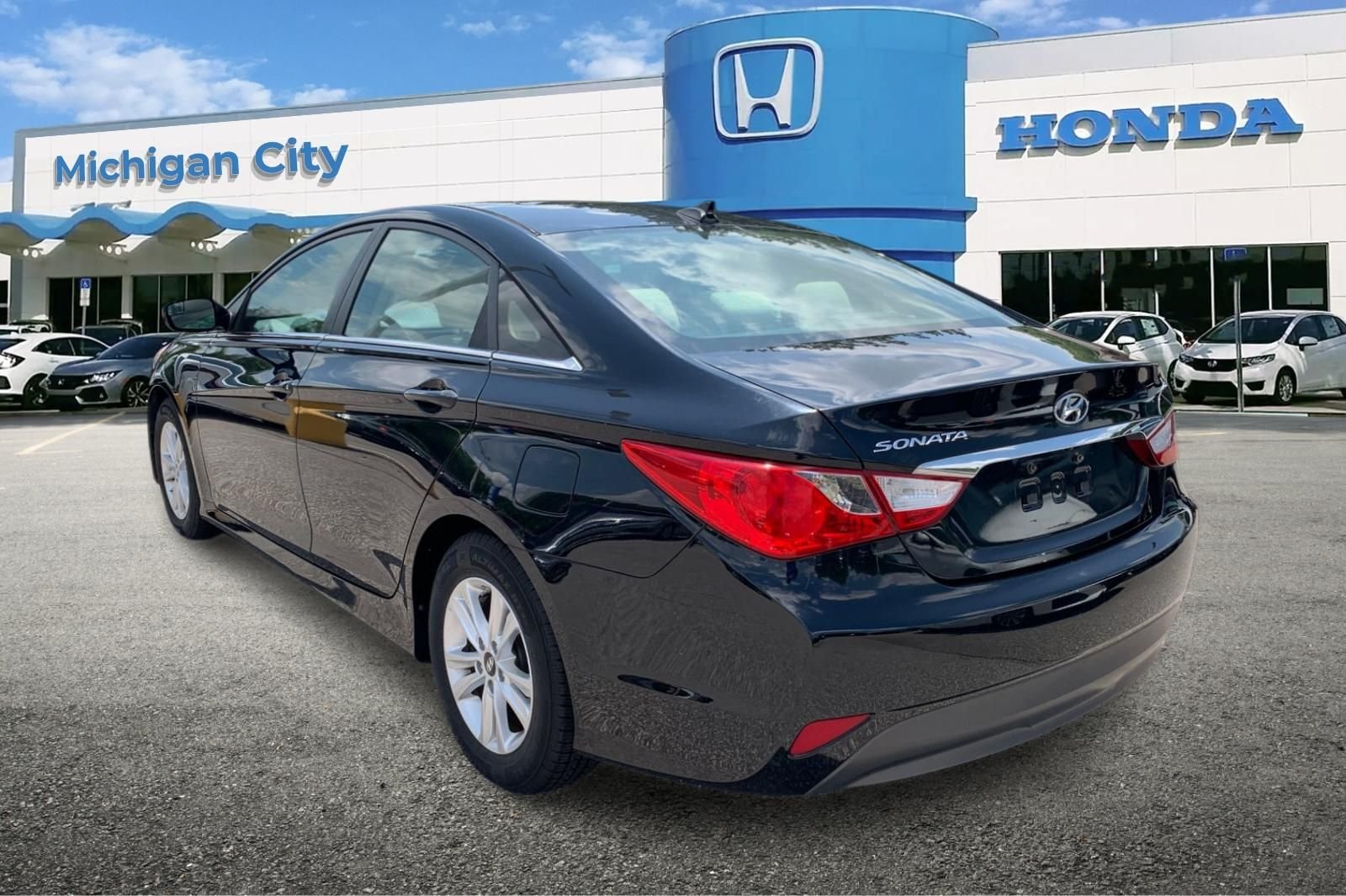 Used 2014 Black Hyundai GLS image 3