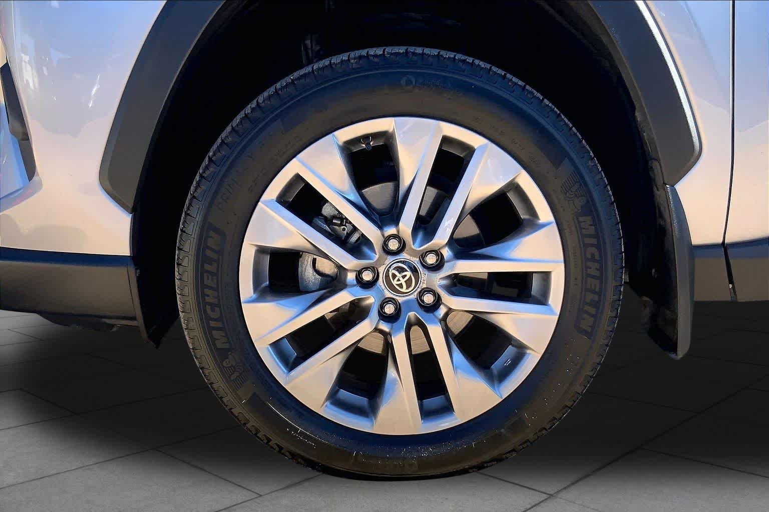Used 2024 Silver Sky Metallic Toyota XLE Premium image 11