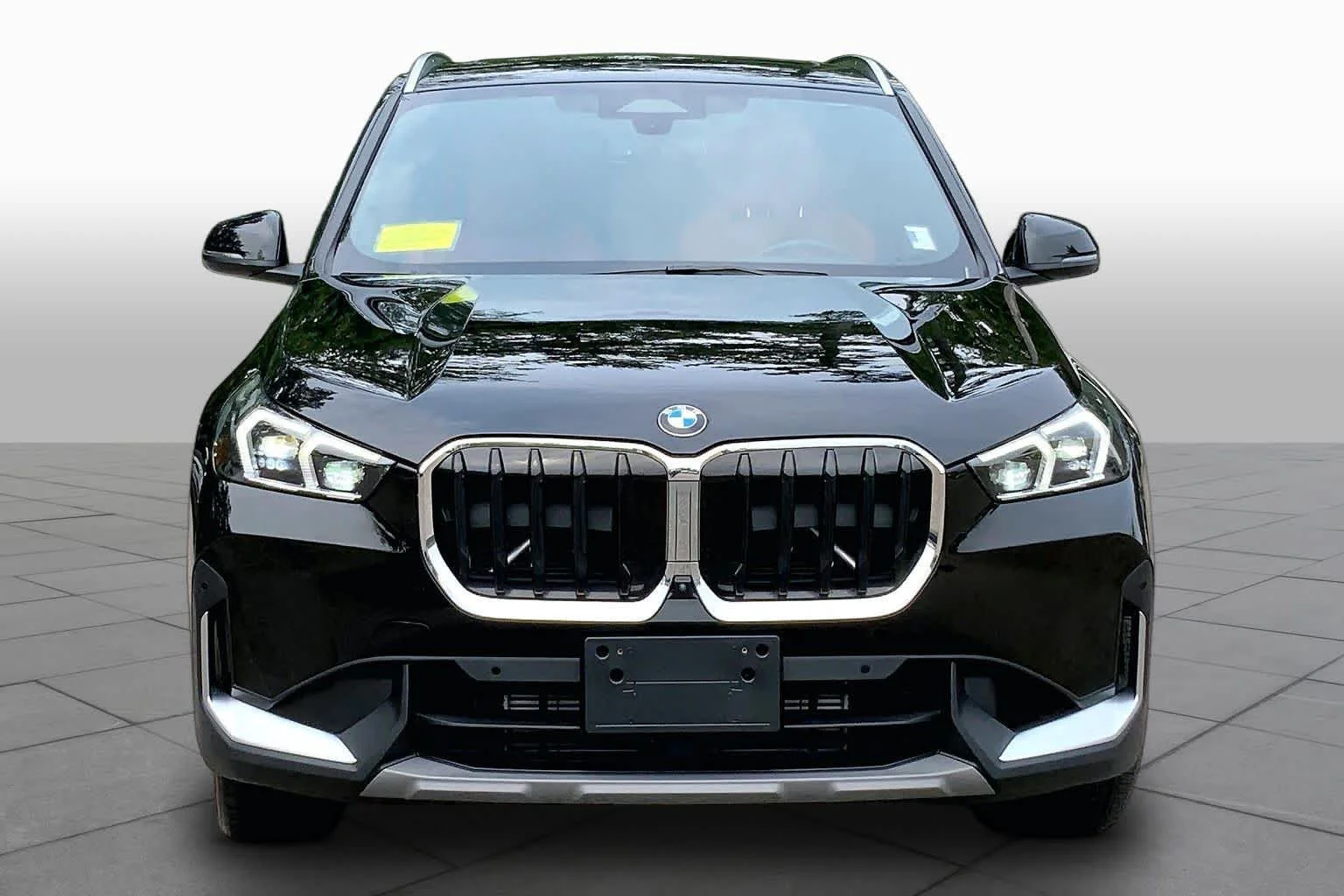 Used 2023 Jet Black BMW xDrive28i image 4
