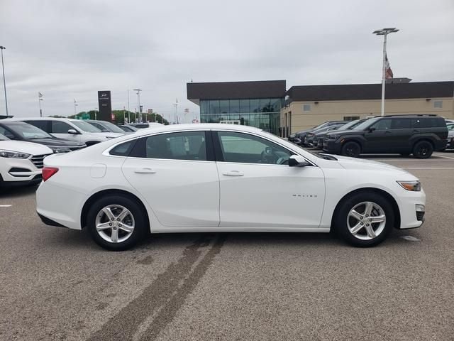 Used 2023 White Chevrolet LT image 4