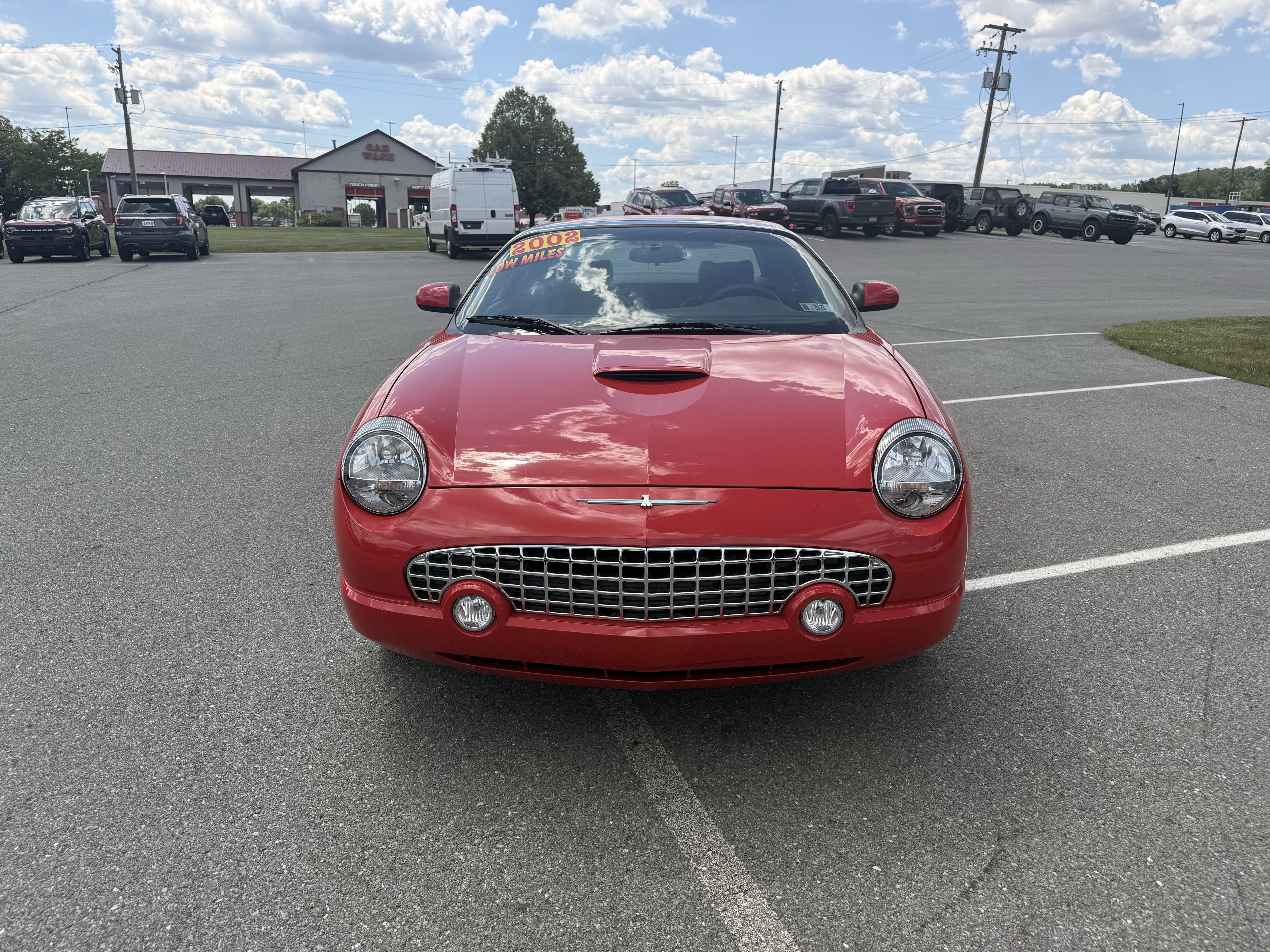 Used 2002 Red Ford Base image 2