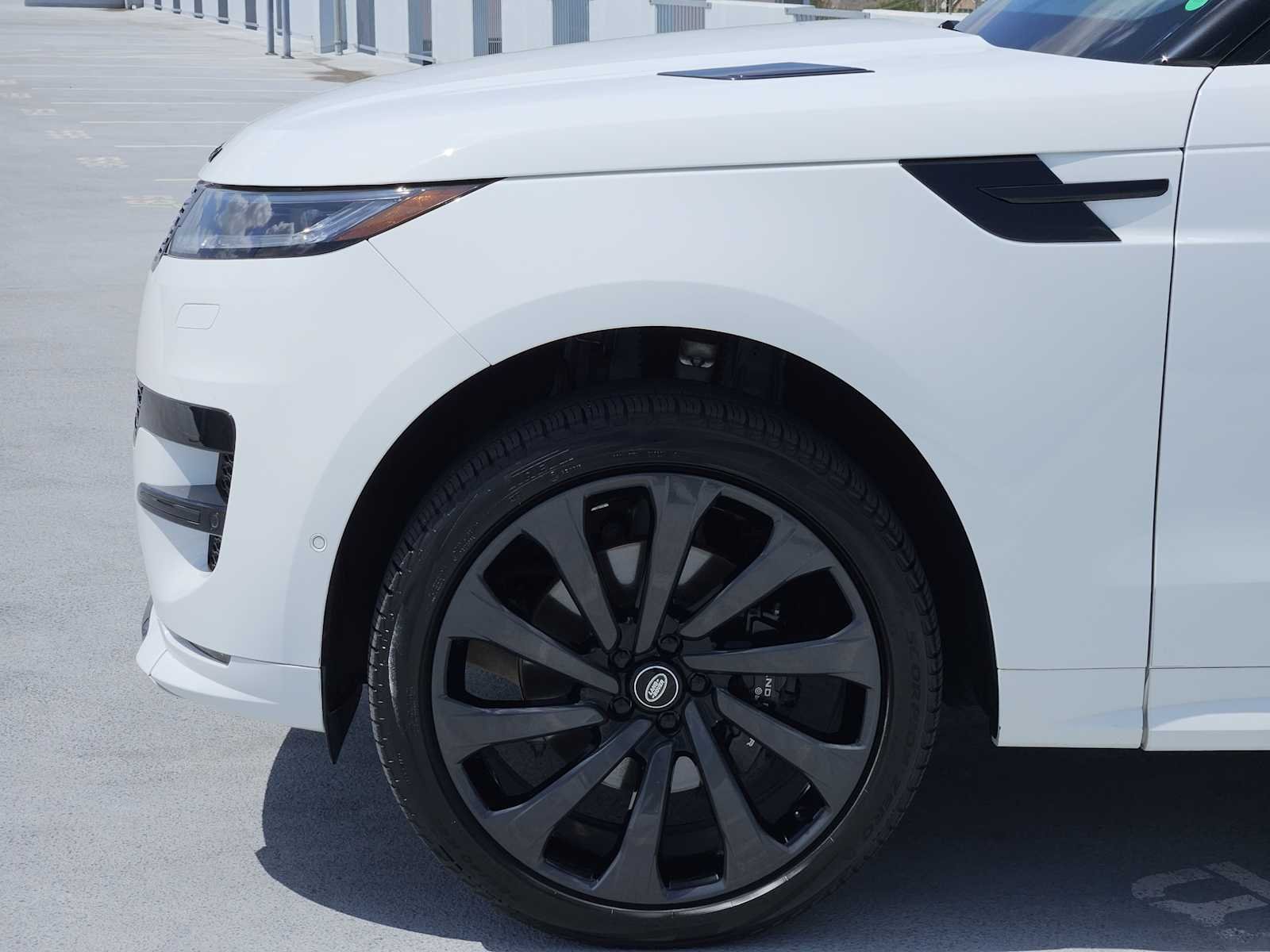 Certified Used 2024 Fuji White Land Rover Dynamic SE image 9